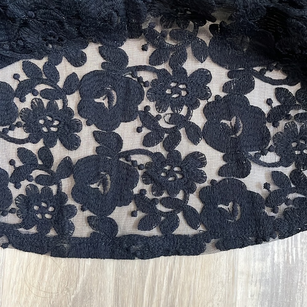 Lace top - Picture 2 of 6